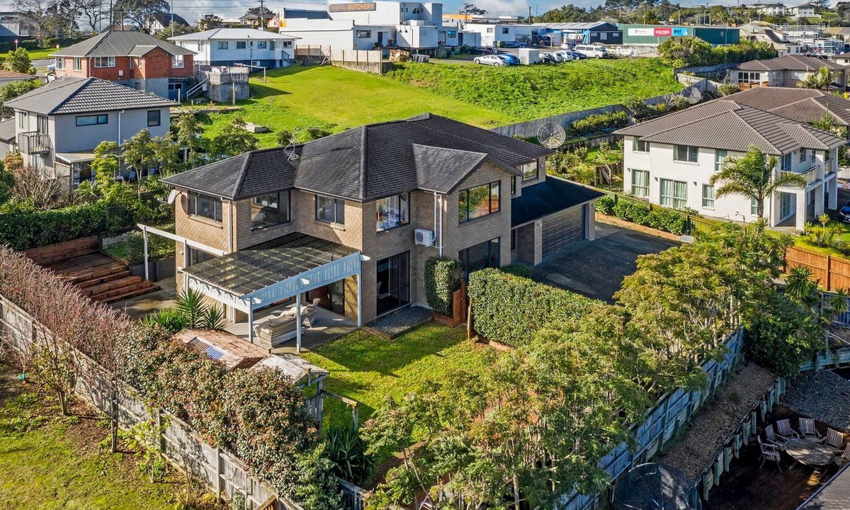 Pinehill House | Pinehill Extra-Large 8 Bedrooms House