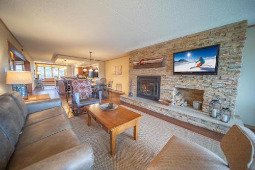 Keystone Apartment | Pines 2116 by SummitCove Lodging in Colorado