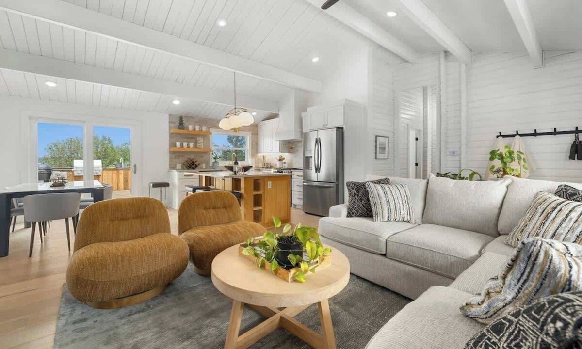 Beaver Shores House | Pineview - Beaver Lake - 2 Living Rooms - Hot Tub