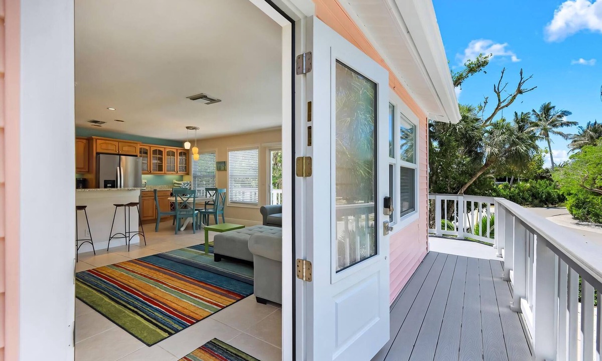 Del Sega House | Pink Shell- peaceful Sanibel home short walk to the beach!