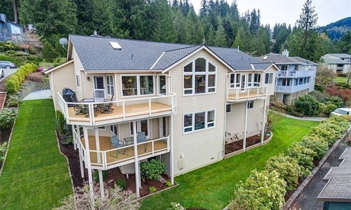 Sudden Valley House | Pinnacle Perch, 5 min walk to Lake whatcom. Golf, Pool, Trails, Biking and View