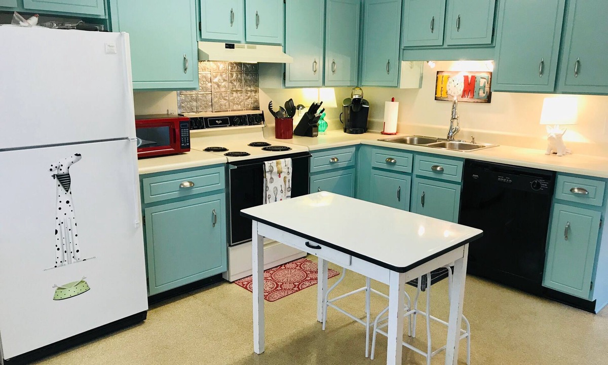 Aiken House | Piper's Flat, Cozy, Comfy & Sparkling Clean