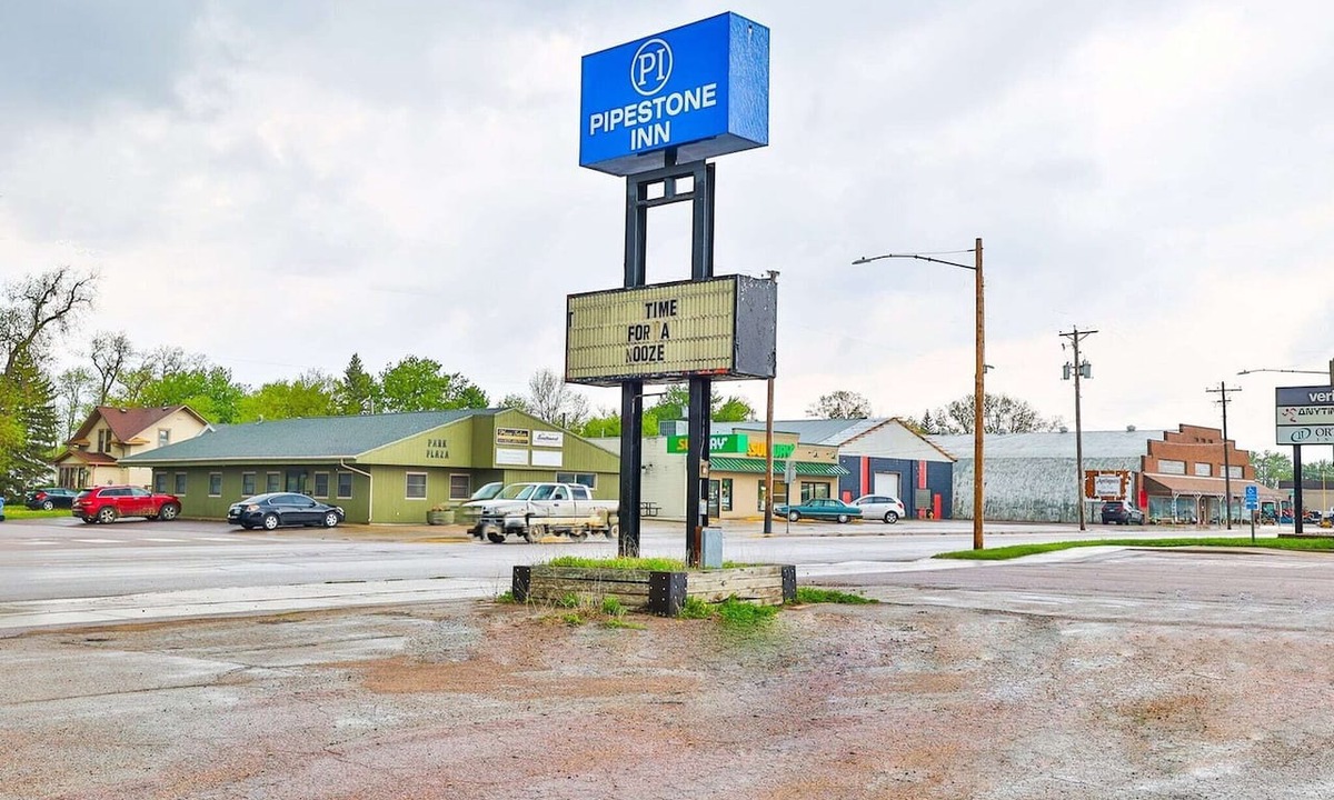 Pipestone Historic District Apartment | Pipestone|2 Queen Bed|Non Smoking