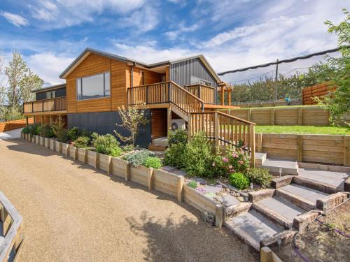 Mount Pisa House | Pisa View Paradise - Cromwell Holiday Home