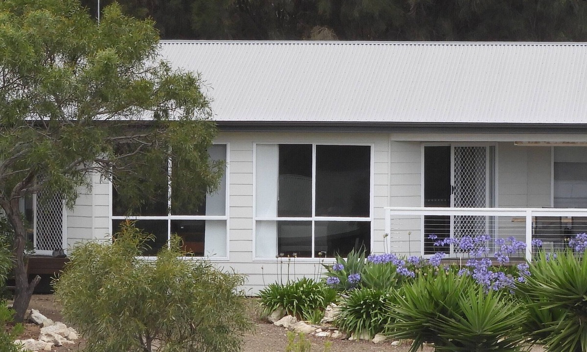 Baudin Beach House | Pisces - Seaside serenity. 100 metres to a safe, secluded, family friendly beach