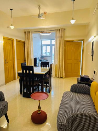 Varanasi Apartment | Pitambar