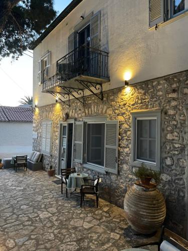 idhra House | Piteoussa rooms