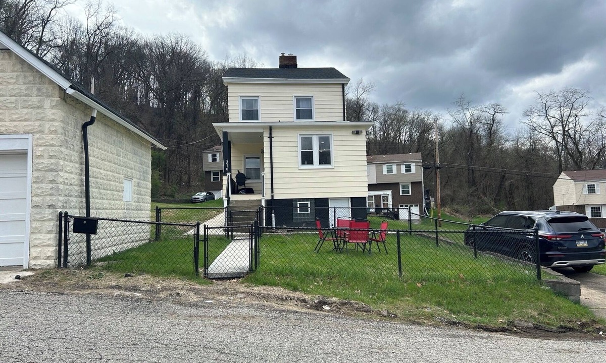 Pittsburgh House | Pittsburgh House With Yard!