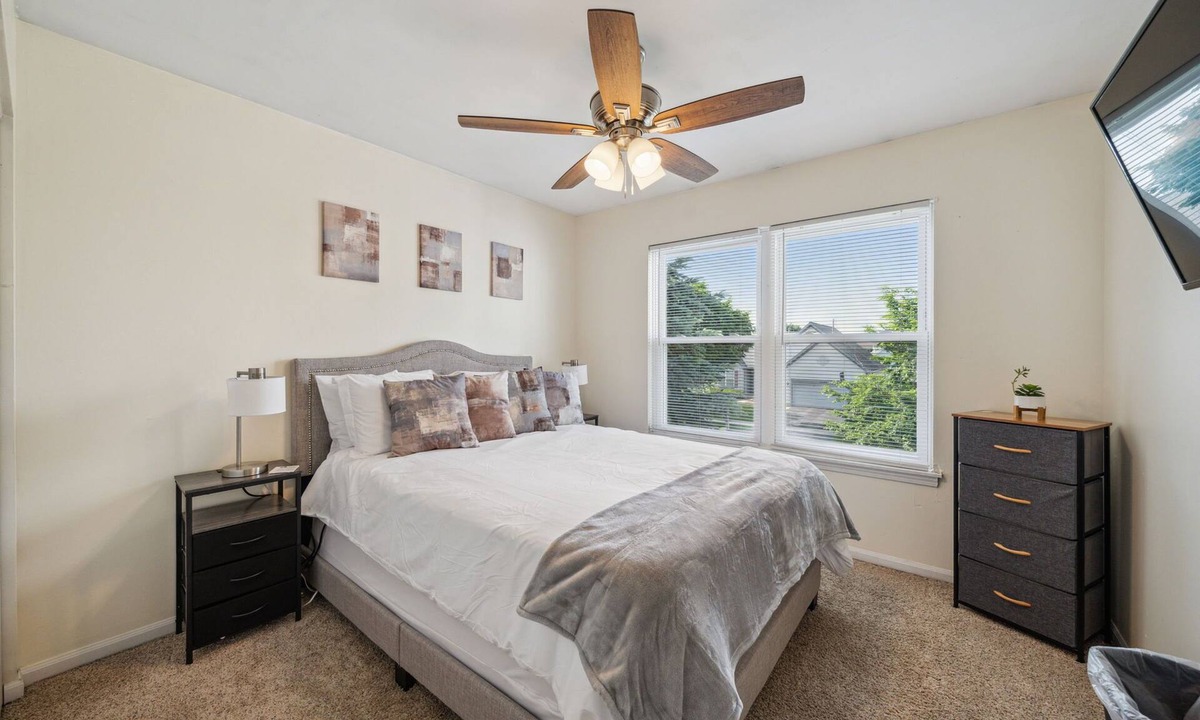 Fox Valley House | Plainfield FHS Rental - Metcalf Ct