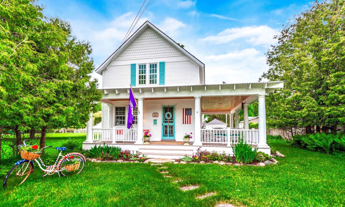 Harbor Springs House | Plan your Getaway to Beautiful Harbor Springs Today