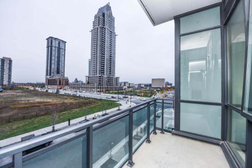 Downtown Mississauga Apartment | PlanURstay - 2BTH & 2BTH Near Square One Mall