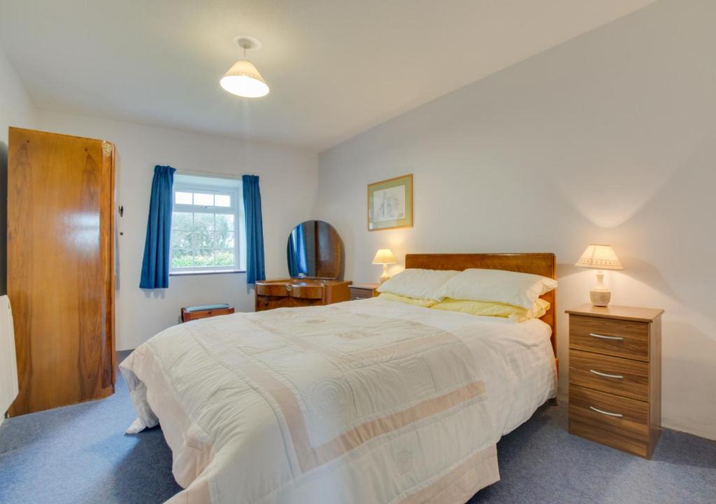 Caergeiliog House | Plas Bach