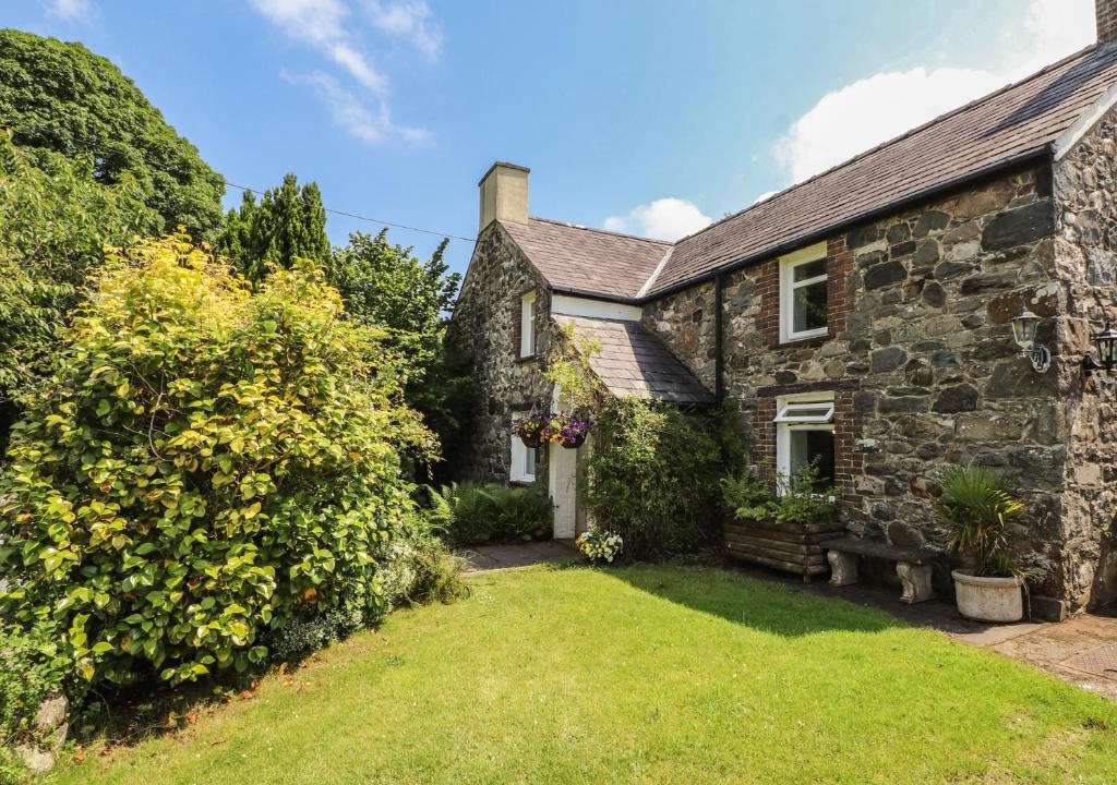 Llandwrog House | Plas Mawr