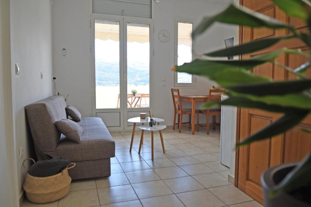 Vathi Apartment | Plateia sea view loft