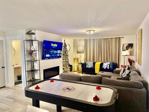 Dieppe Apartment | Platinum Homes , Stylish 3BR Home,4 Min to YQM Airport, Sleeps 10 Free Parking