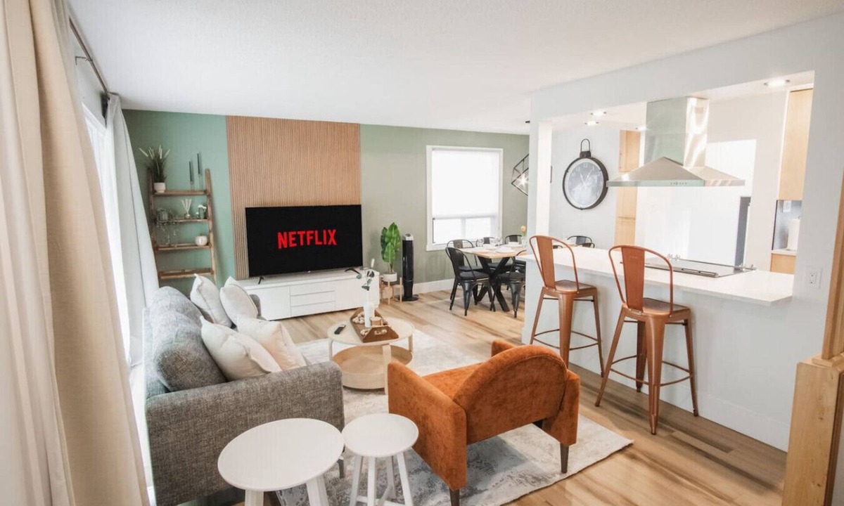 Edmonton House | Play & Stay Downtown Sleeps 10