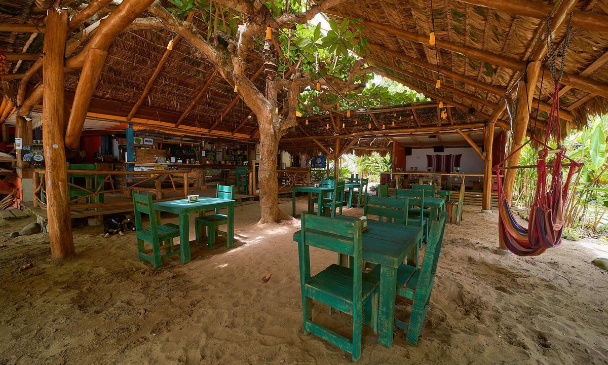 Cocles Hostel | Playa 506 Beachfront Hostel