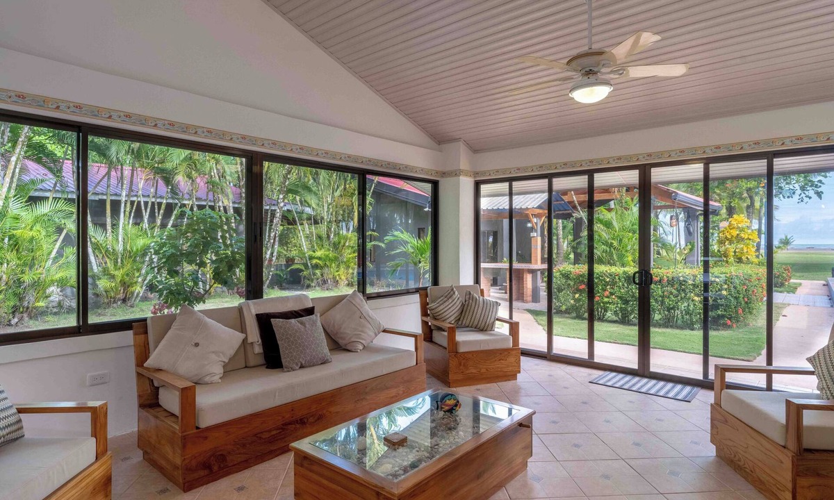 Parrita House | Playa Bandera Beachfront Villa – Pool, Private, Sunsets, Sleeps 10