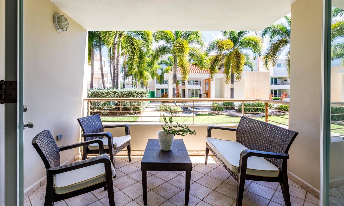 Pole Ojea Apartment | Playa El Combate, Perfect Place Garden Pool front!/Weekly and monthly discount!