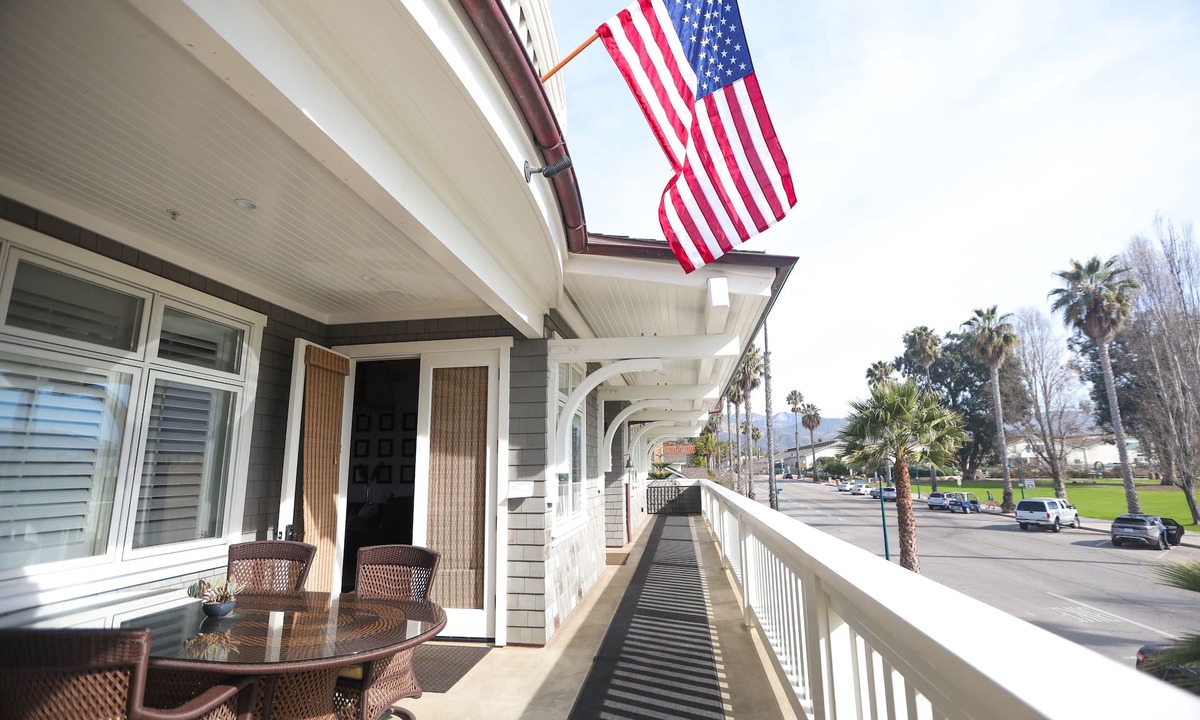Carpinteria Apartment | Playa Penthouse (Ocean Views)