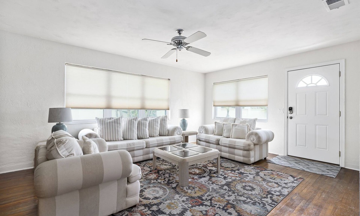 Plaza Shores House | Plaza Cottage | One Block from the Beach and Close to all Activities!