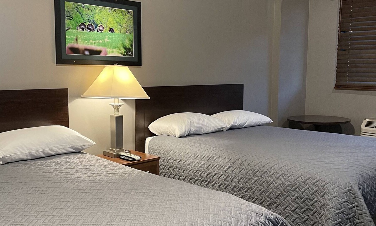 Brown County Hotel | Plaza Inn