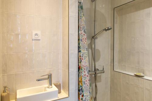 Batignolles Hotel | Pleasant 1BD Duplex for 4 Batignolles