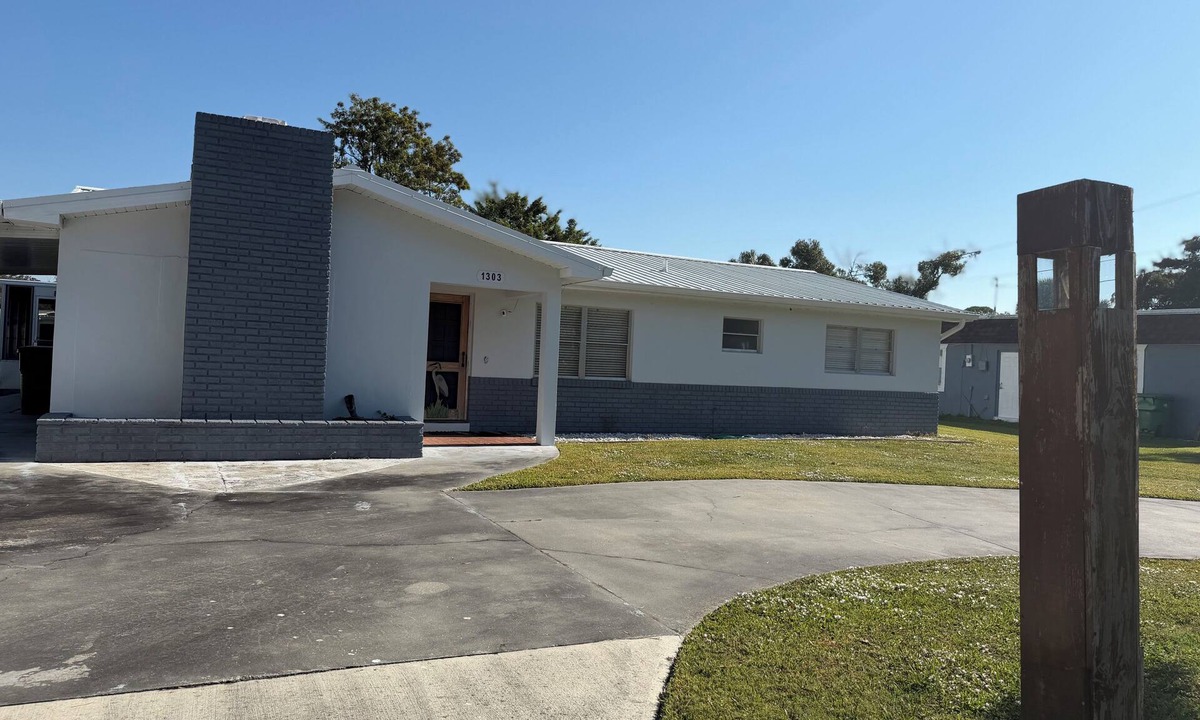 Okeechobee House | Pleasant 3-bedroom 2 bath house with AC in charming Okeechobee Florida