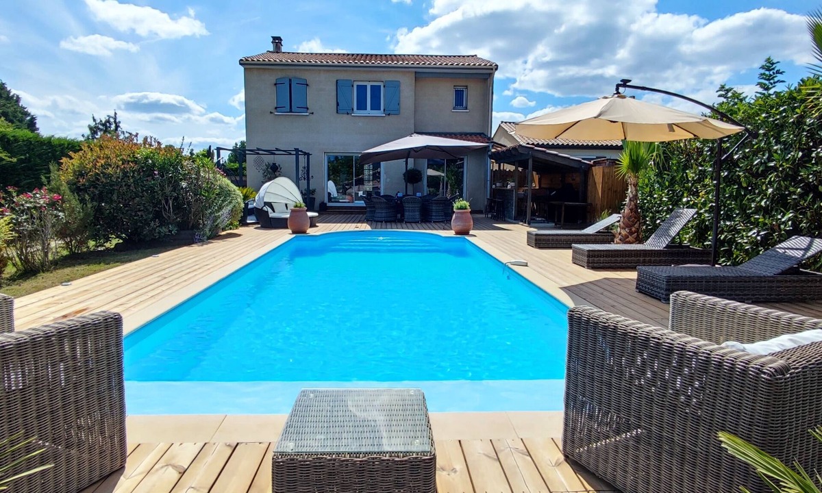 Le Taillan-Medoc Villa | Pleasant, bright villa with swimming pool and JACUZZI in the South West for summer