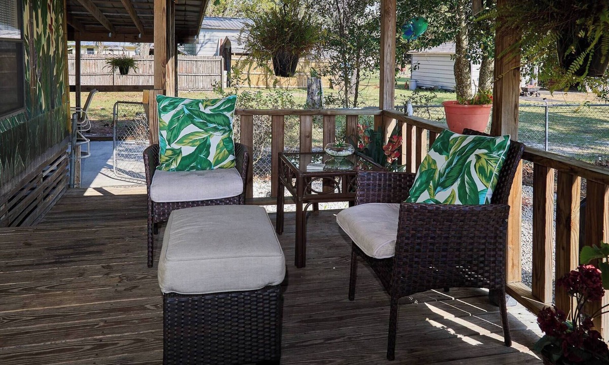 Homosassa House | Pleasant Days Lodging Scallop Room