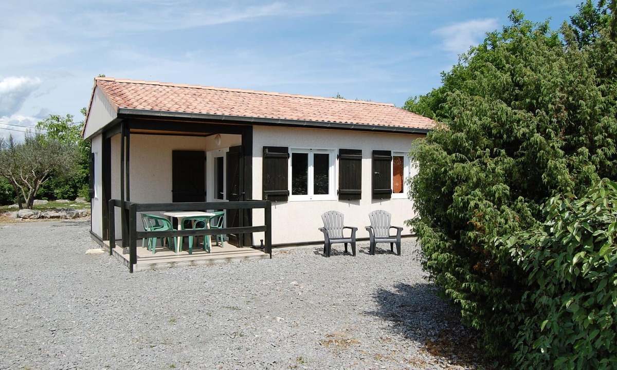 Joyeuse Cottage | Pleasant gîte with all comforts, in the heart of nature, swimming pools, playground, tennis court