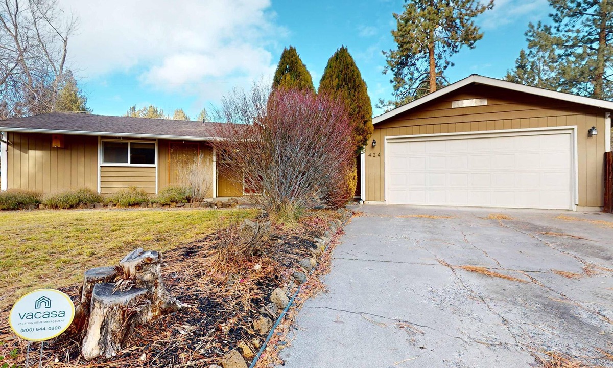 Larkspur House | Pleasant PNW retreat with enclosed yard, grill, & W&D - dogs ok, near skiing