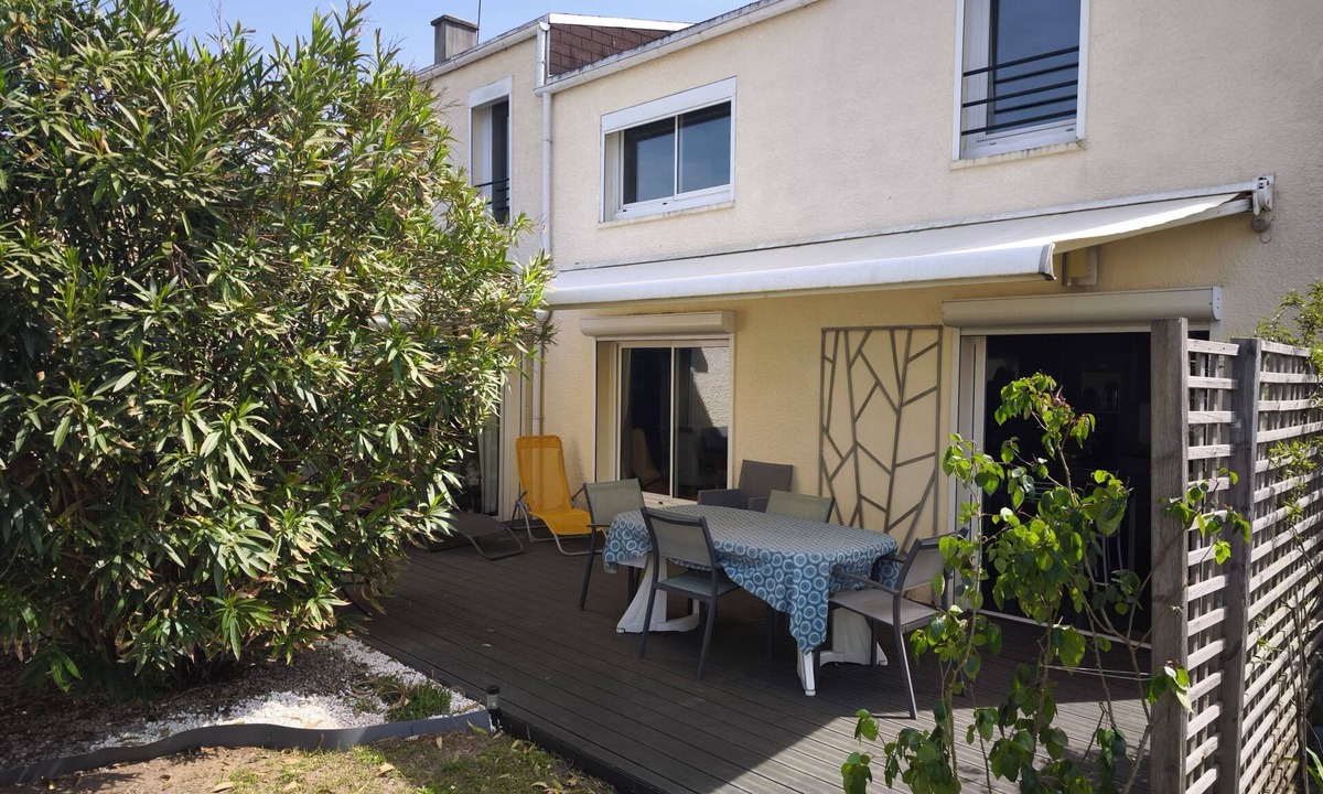 Gradignan Condo | Pleasant, spacious house between land and sea.