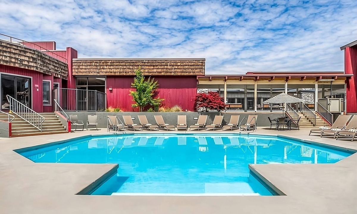 Kennewick Hotel | Pleasant Stay! 2 Comfortable Units for Families, w/Free Parking, Onsite Pool!