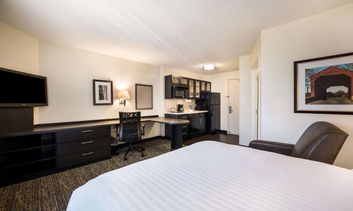 Troy Hotel | Pleasant Stay, Convenient Location! Free Parking, Kitchenette