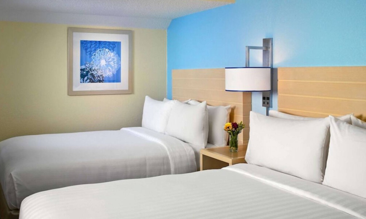 Eagan House | Pleasant Stay, Convenient Location, 4 Pet-Friendly Units, Pool, Free Breakfast