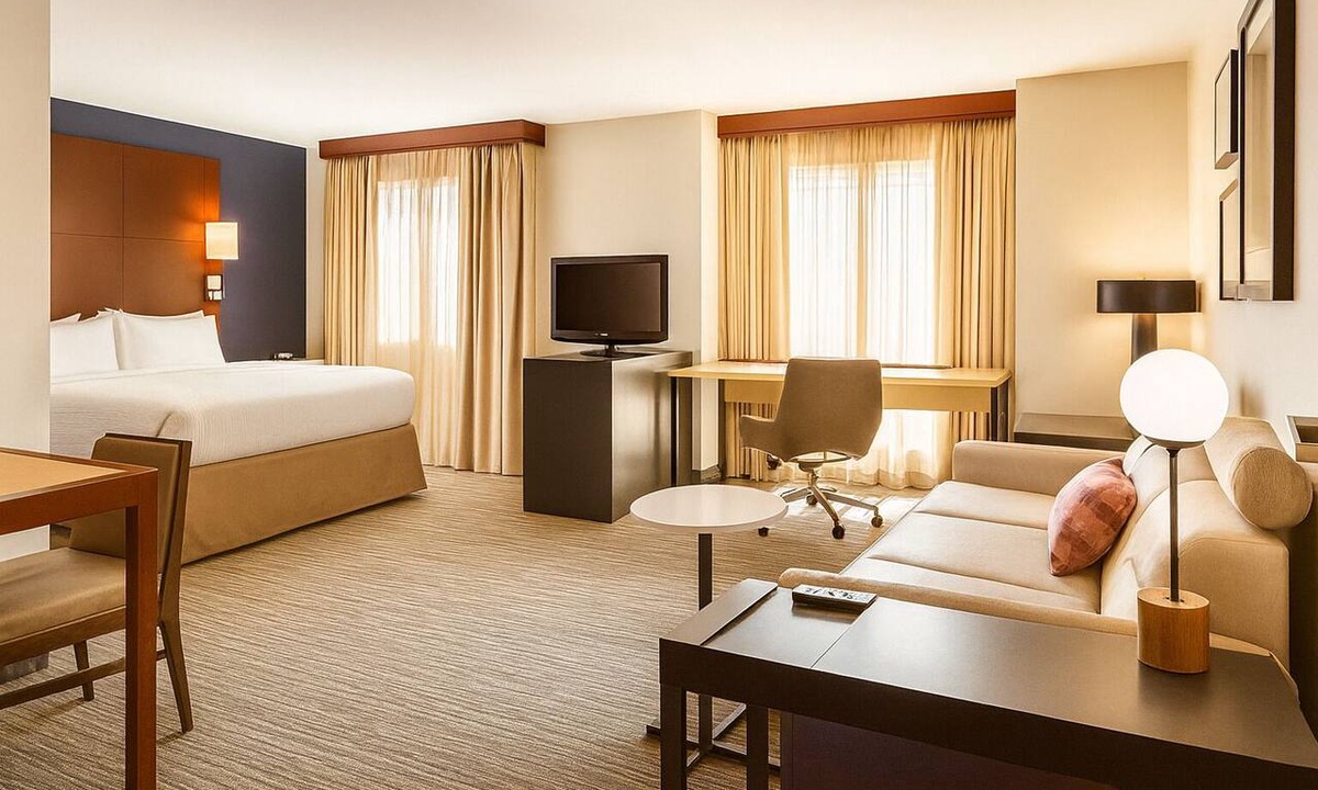 Tempe Hotel | Pleasant Stay, Convenient Location! Full Kitchen, Outdoor Pool, Free Breakfast