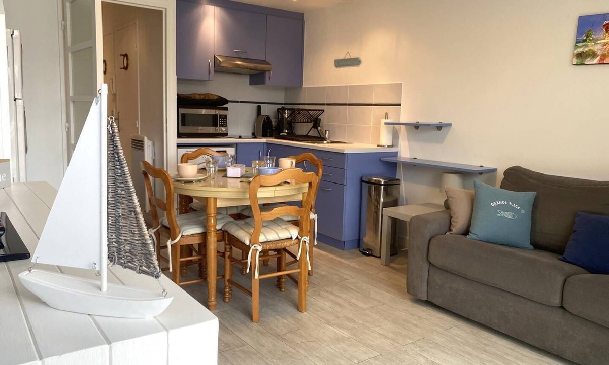 Saint-Cast-le-Guildo Apartment | Pleasant studio with WIFI in the center of Saint Cast for 4 people