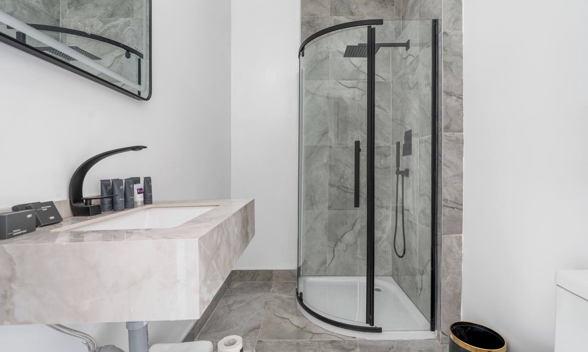 West Queen West Hotel | Plush Hotel