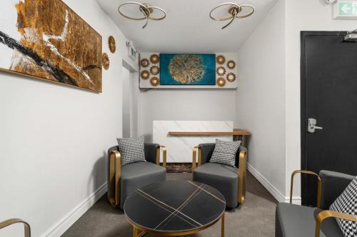 West Queen West Hotel | PLUSH Hotel Downtown CN Tower