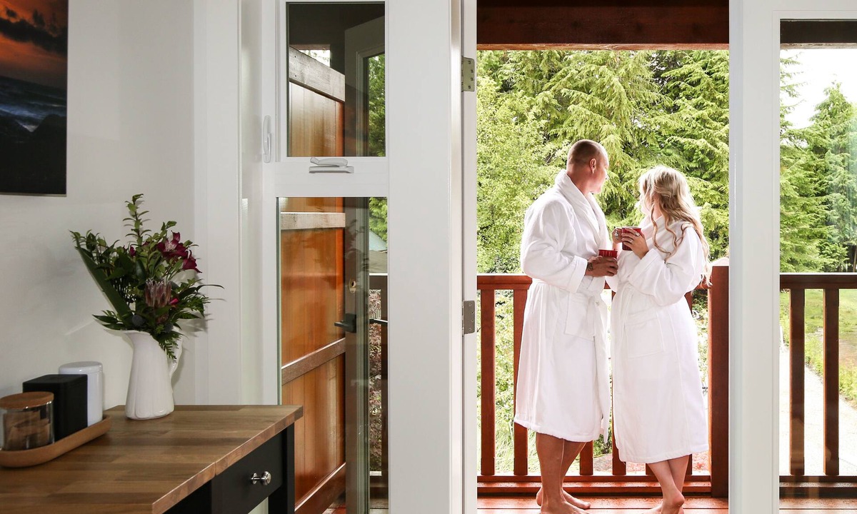 Ucluelet Hotel | Pluvio Restaurant and Rooms