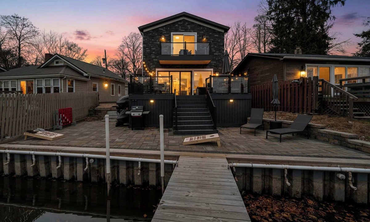 New Franklin House | PLX Spring and Summer Getaways! 3BR Lakefront Sleeps 8