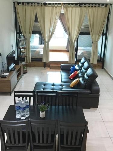 Taman Jubilee House | PM Octagon Ipoh Duplex Suite (4-12paxs)