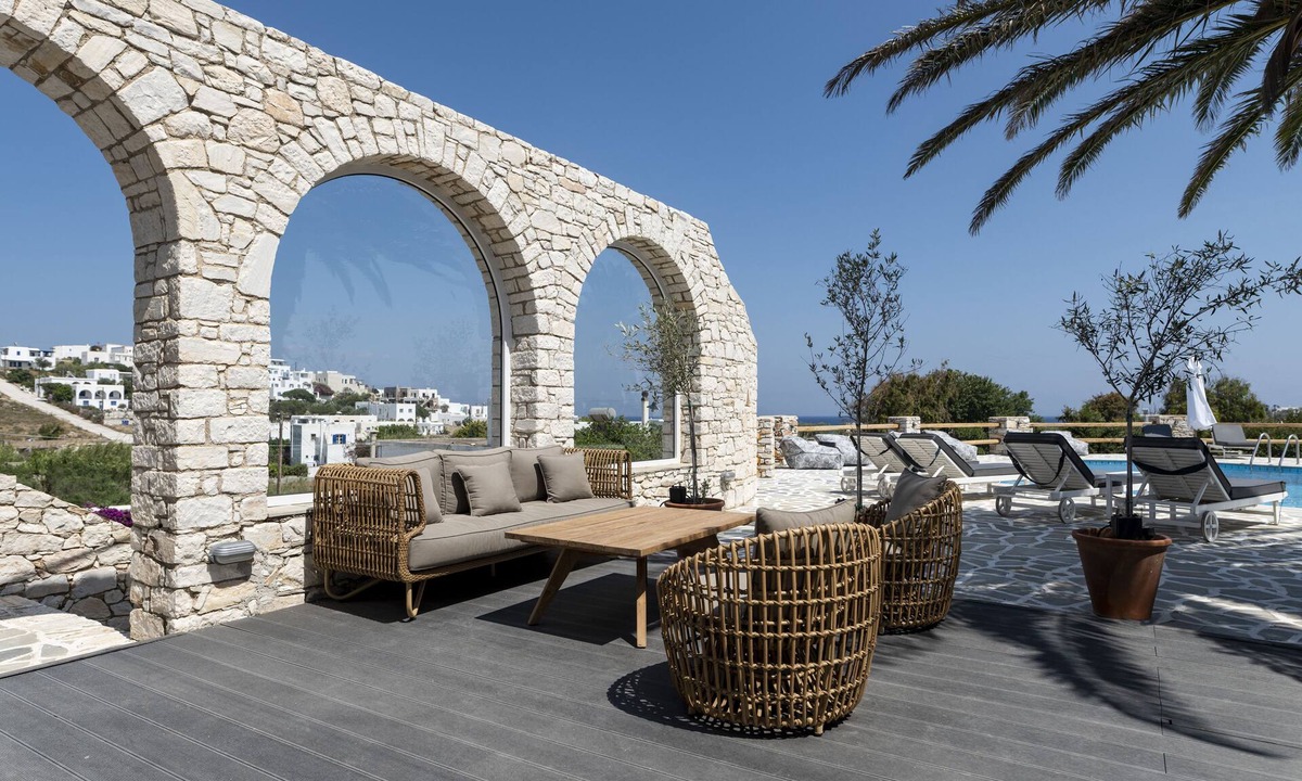 Logaras Hotel | Pnoi Hotel