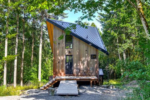 Warren Apartment | PNW Tiny Cabin Escape: 4 Mi to St Helens