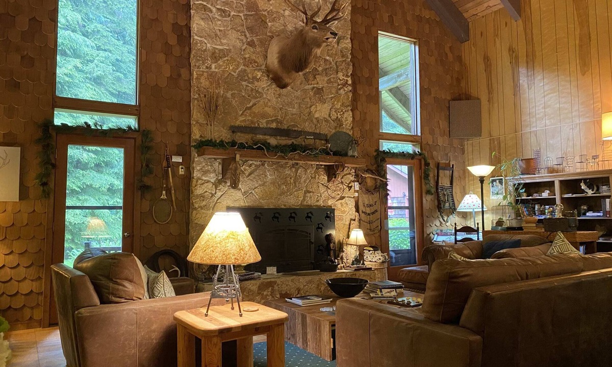 Forks Apartment | Pocahontas- Rustic & Tranquil Lodge Room at the Manitou Lodge