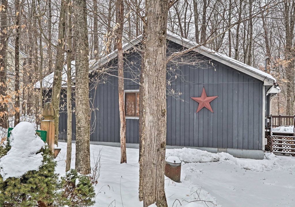 Thornhurst House | Pocono Lake Cabin w/ Private Hot Tub & Pool Access