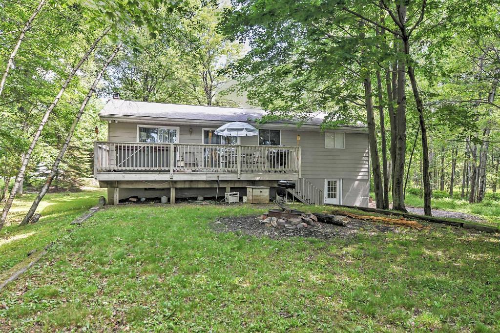 Locust Lake Village House | Pocono Lake Resort Home with BBQ and Lake Access!