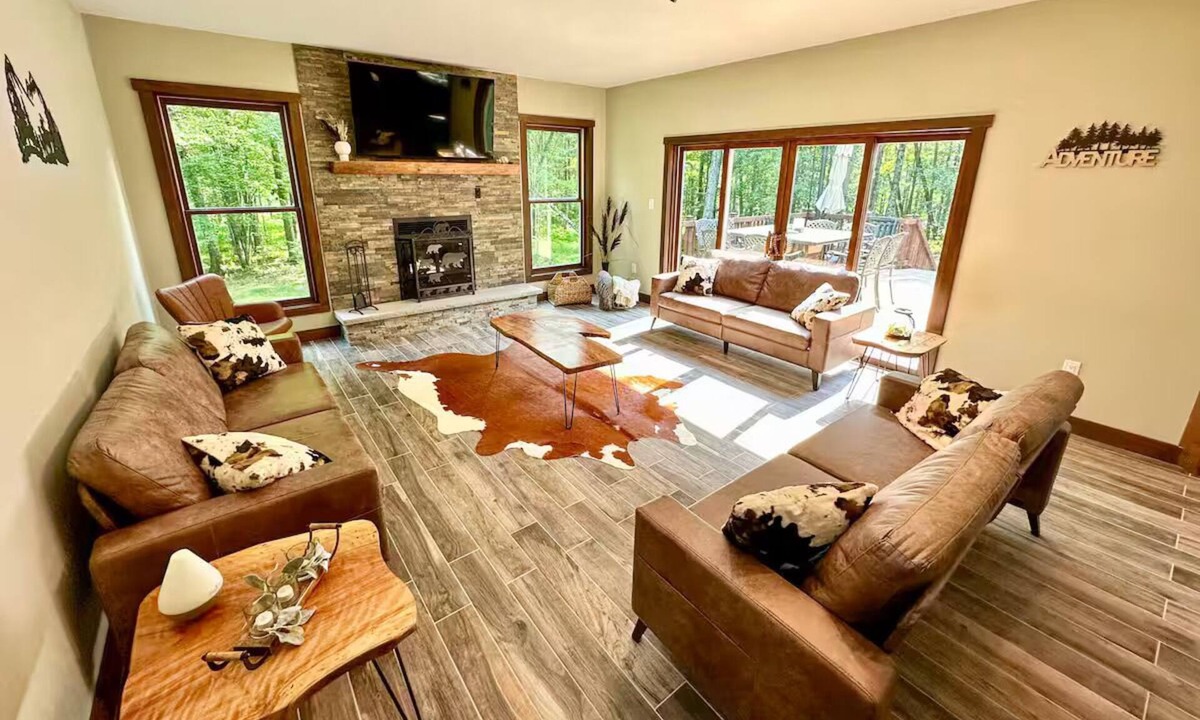 Wilkes-Barre House | Poconos 6BR Retreat on 6 Private Acres – Hot Tub, Game Room, Fire Pit, Sleeps 16