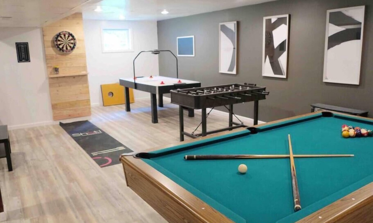 Long Pond House | Poconos Escape w/Full Game Room Theater & Hot Tub
